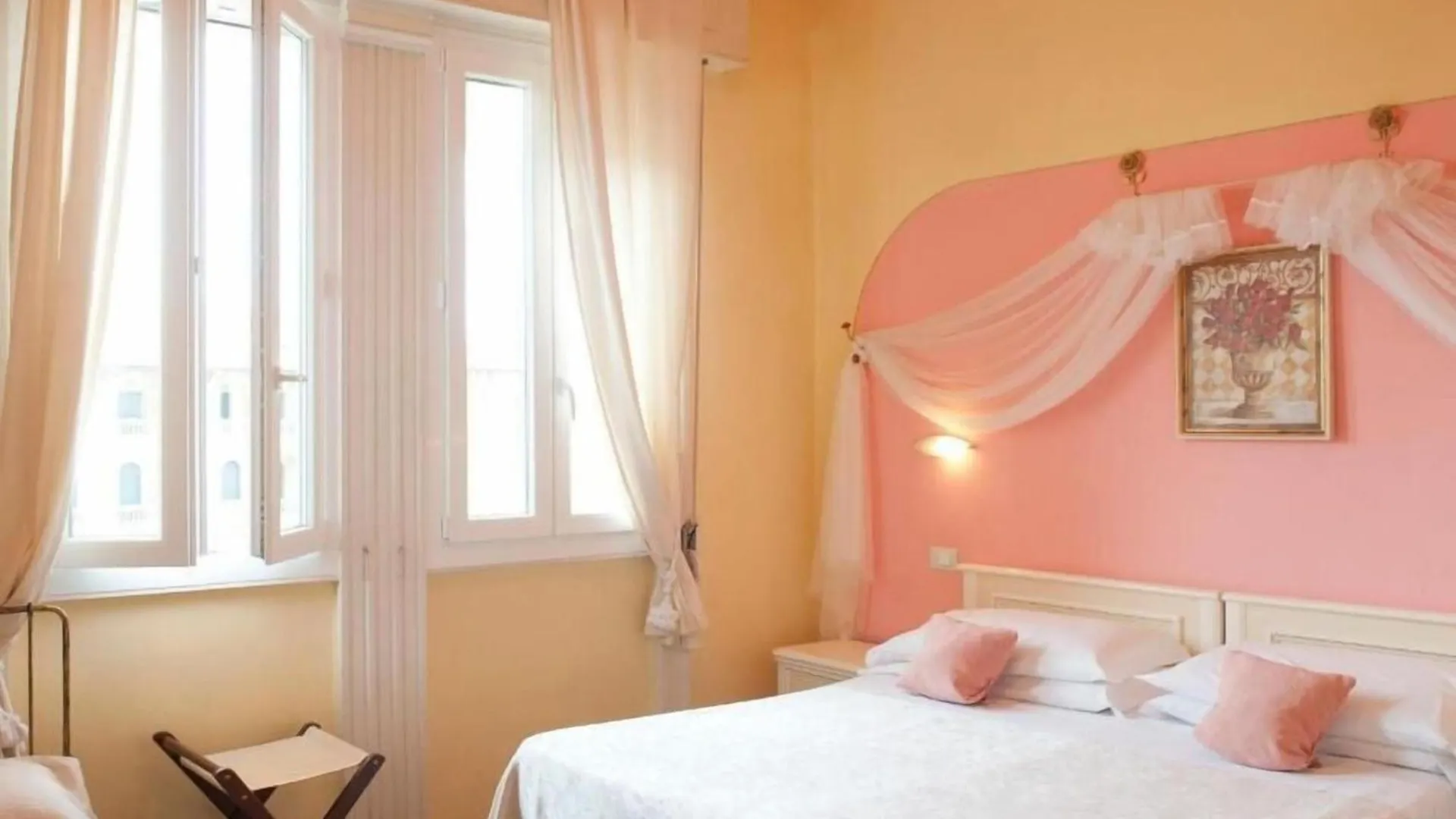 Room In Guest Room - Versilia Mare Amore 1923 Viareggio Italy